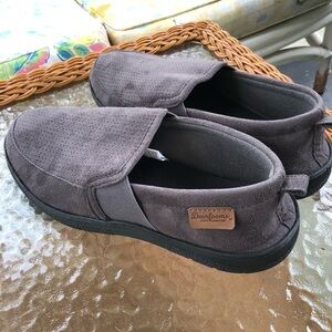 Dearfoam Cozy Comfort Perforated Microsuede Slippers Men’s Medium 9-10 Dark Gray